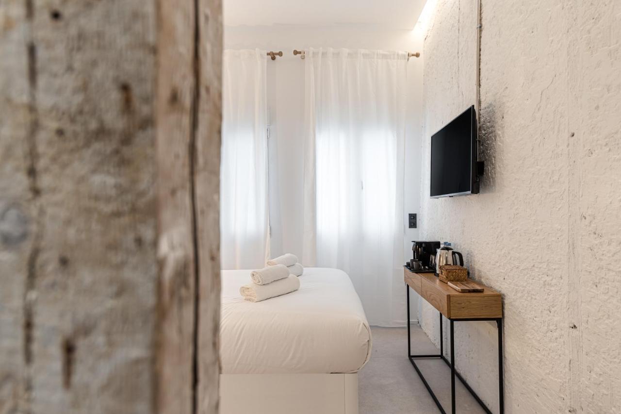 Queens House Chueca Guest house *